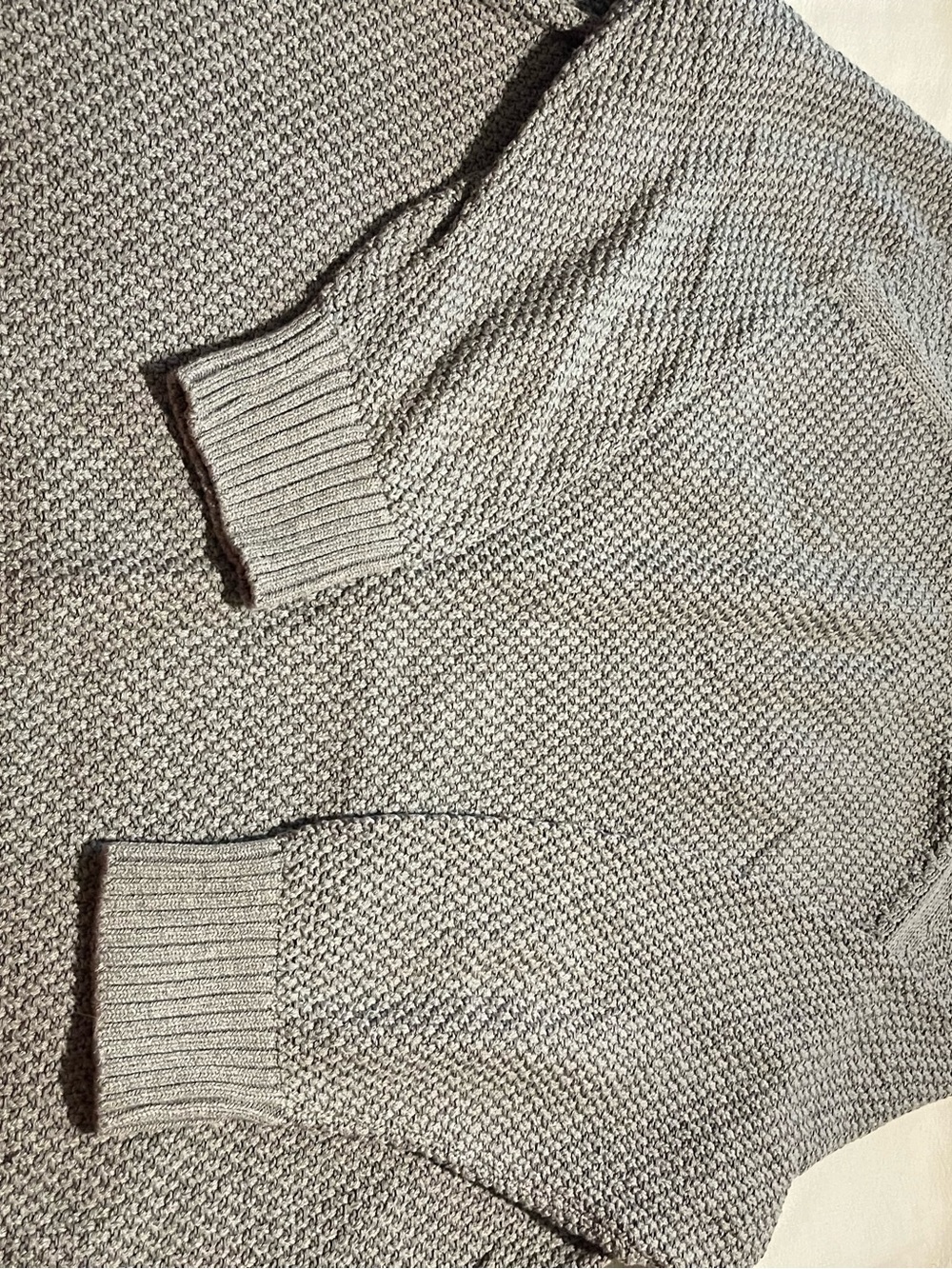 Women’s Crewneck Textured Knit Sweater in Light Gray